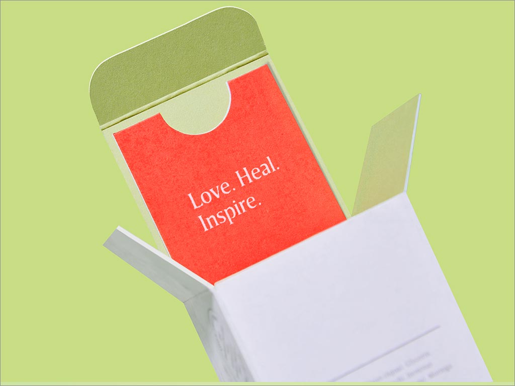 Urth化妝品外盒包裝設(shè)計(jì)開(kāi)口部分特寫